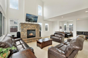 Maple Mountain Bliss- Jetted Spa Tub- Modern Cabin
